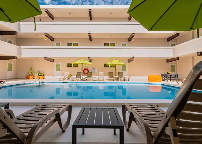Bananas On The 3* San Pedro (Ambergris Caye)